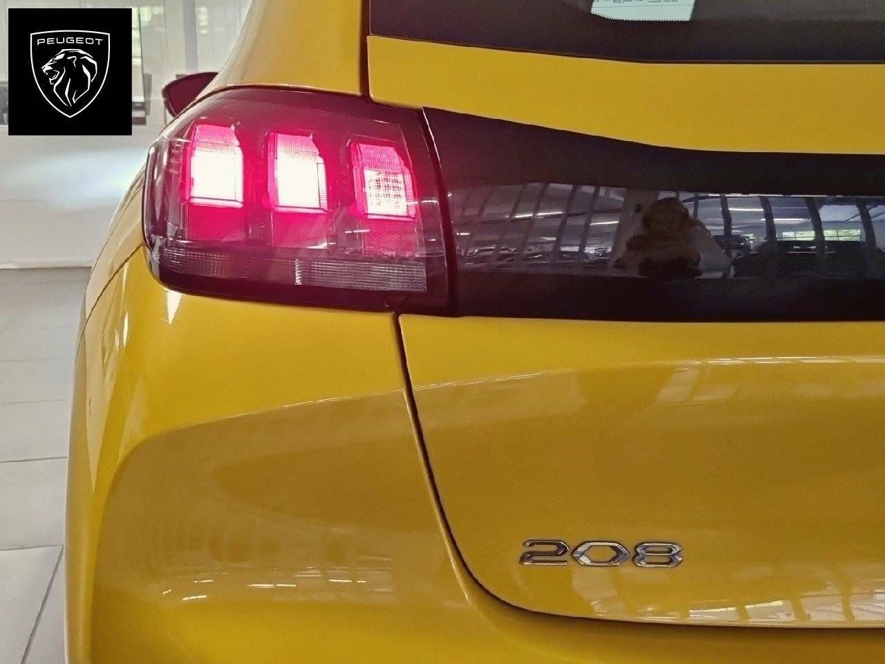 Foto Peugeot 208 23