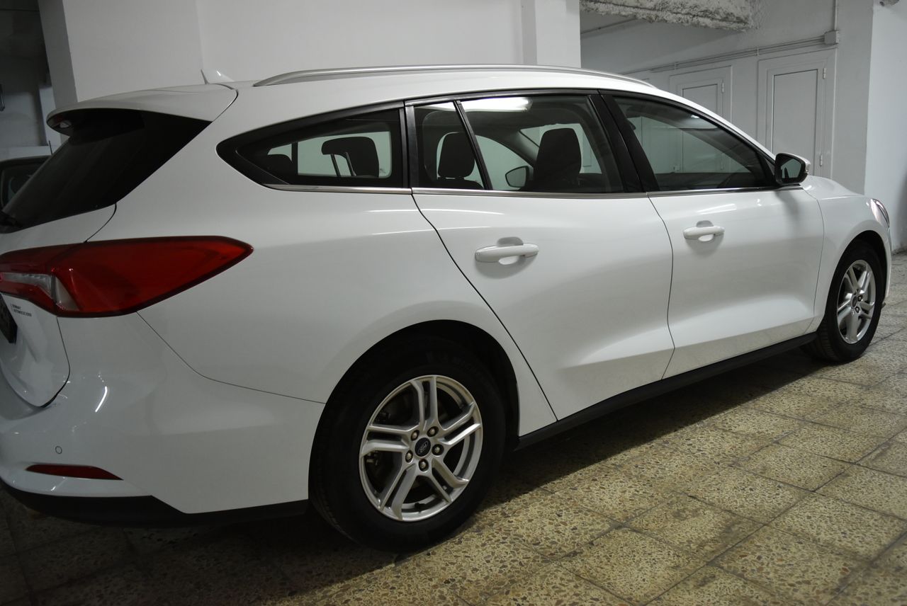 Foto Ford Focus Wagon 11