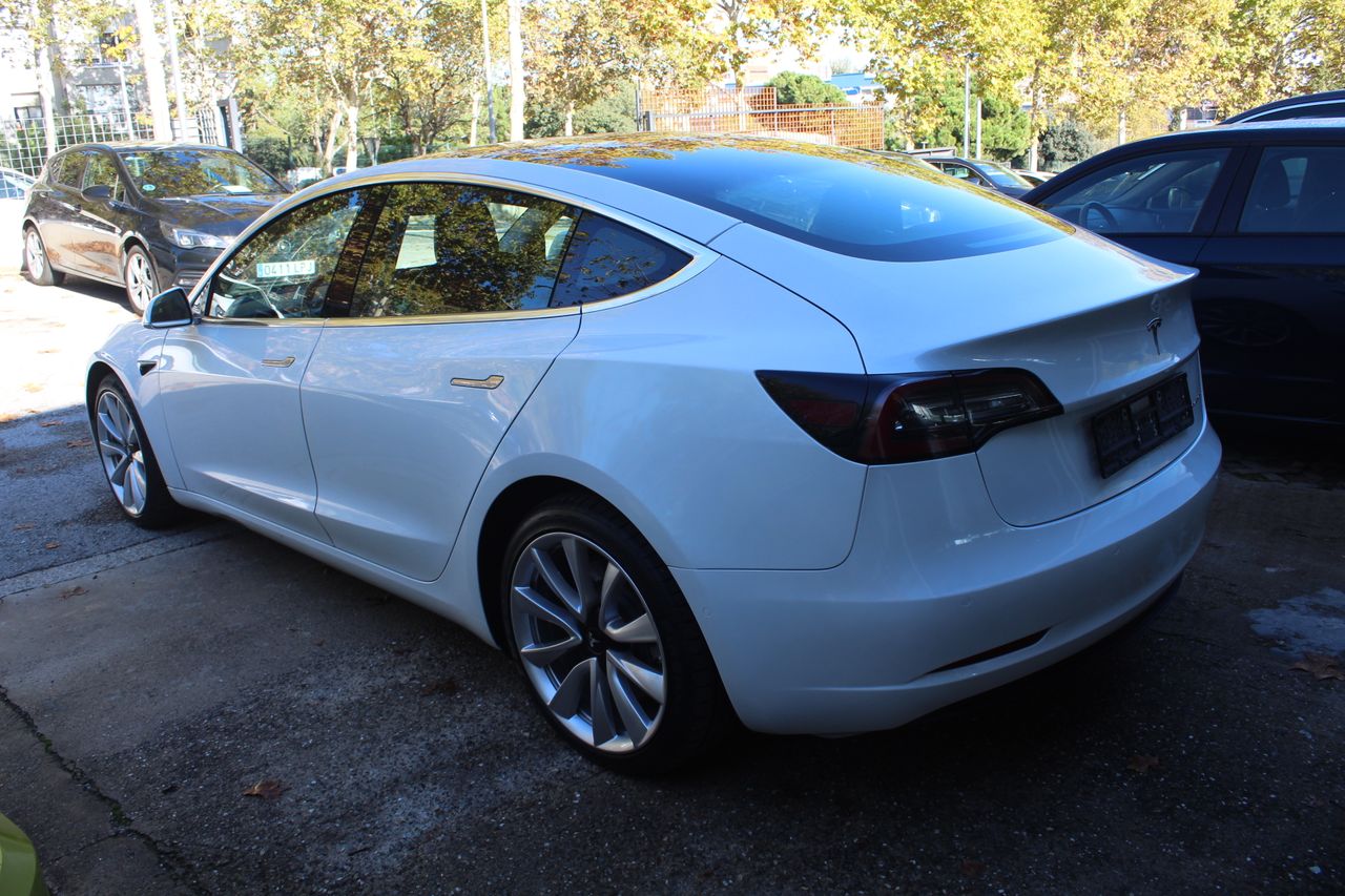 Foto Tesla Model 3 4