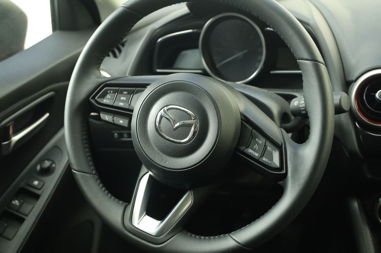 Foto Mazda Mazda2 16