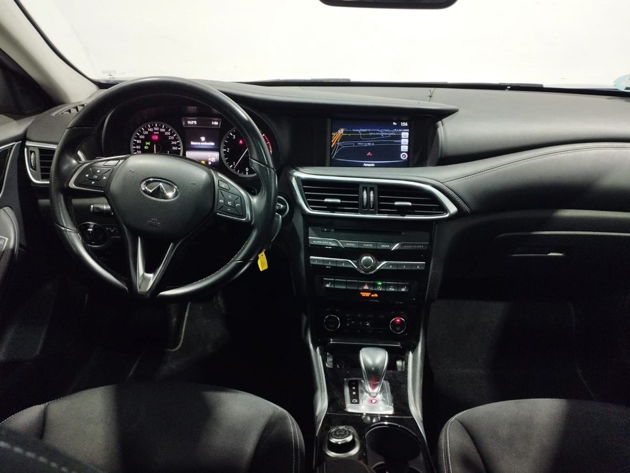 Foto Infiniti QX30 6