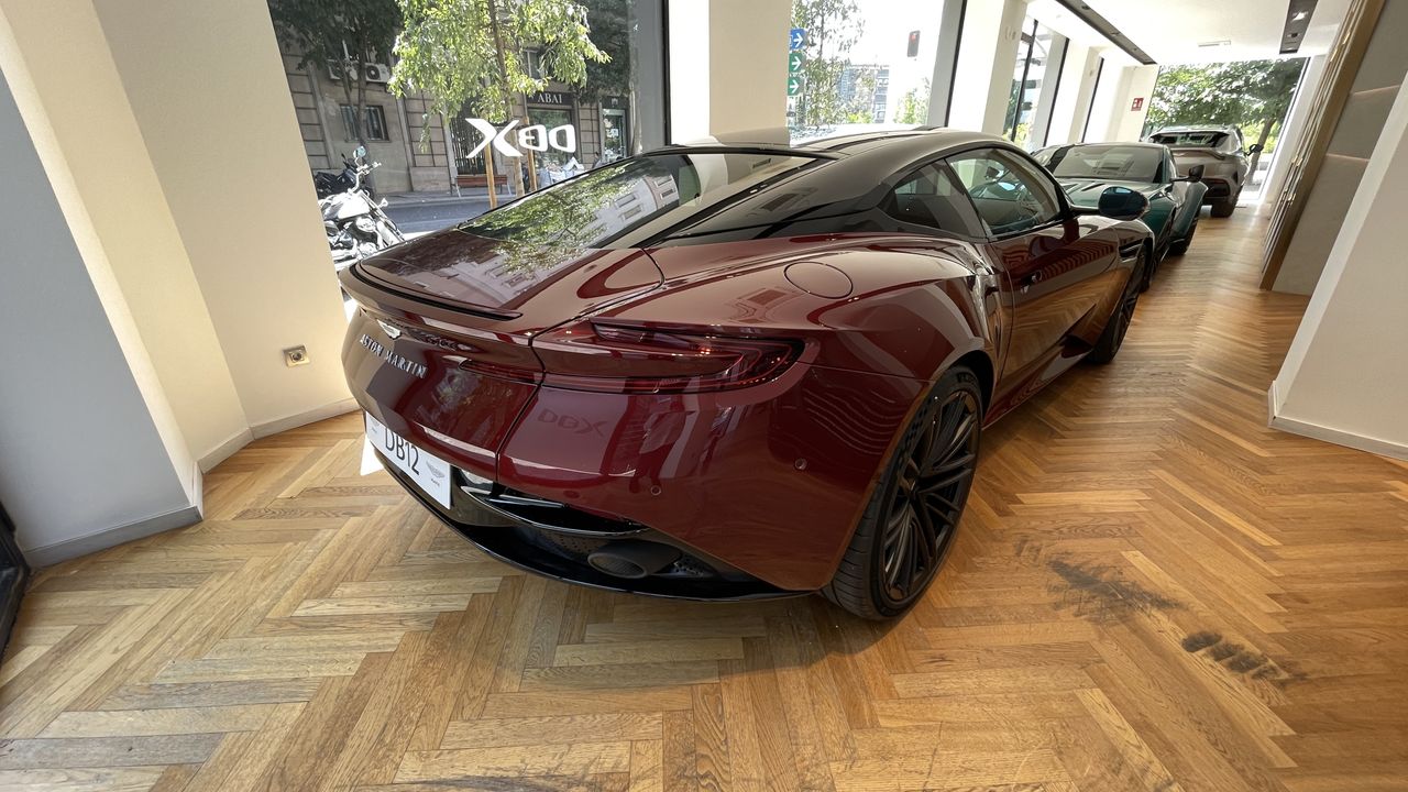 Foto Aston martin DB12 4