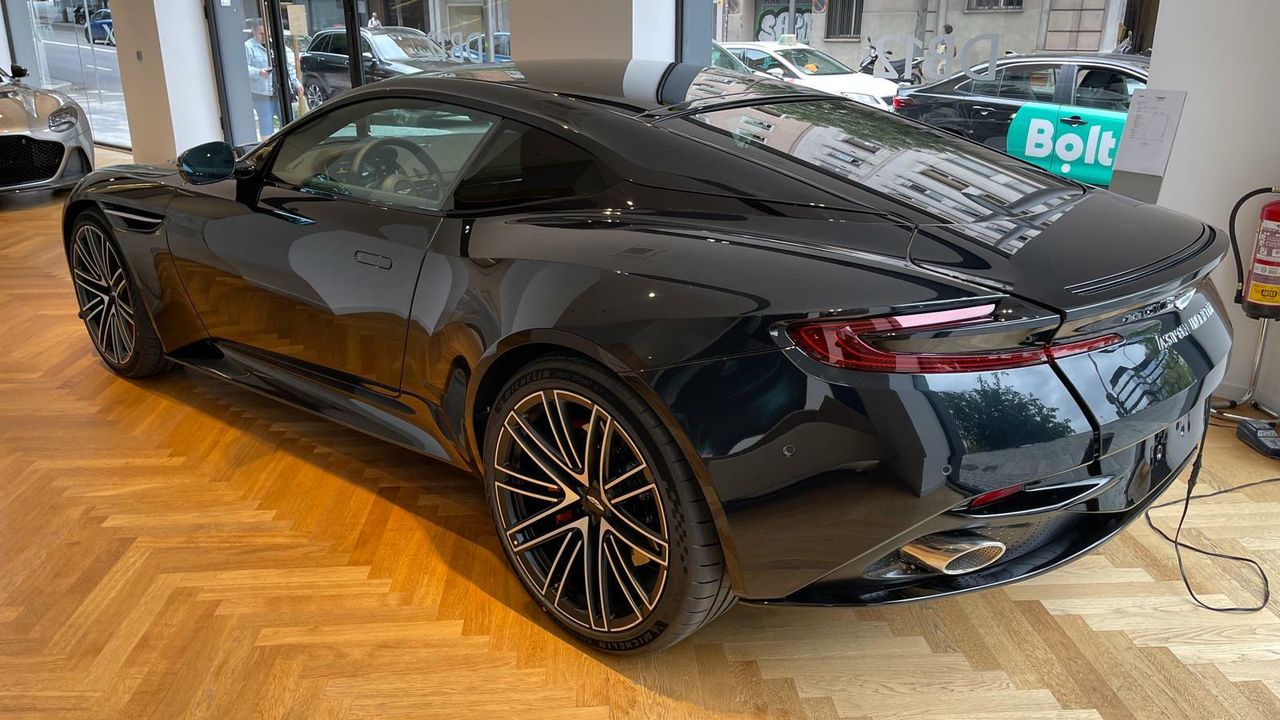 Foto Aston martin DB12 2