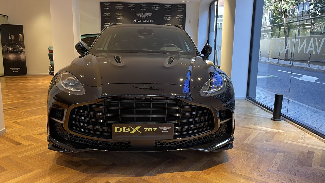 Foto Aston martin DBX 3