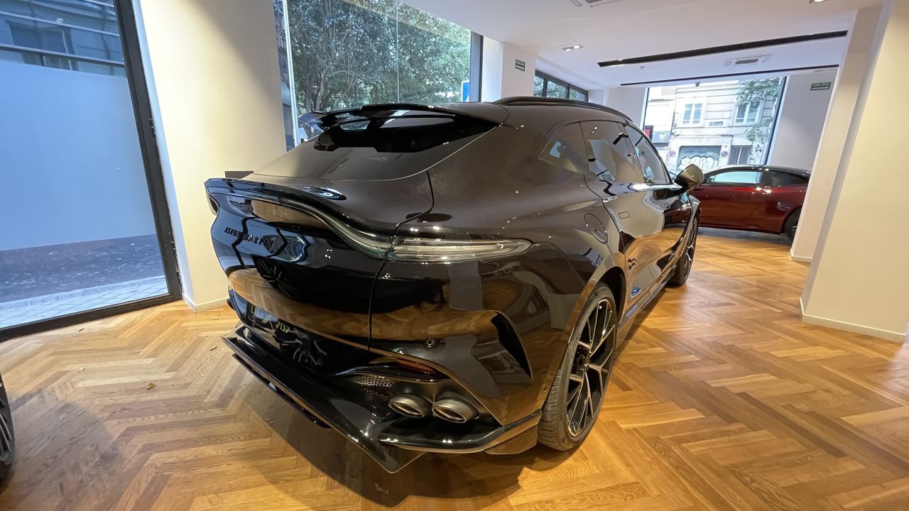 Foto Aston martin DBX 4