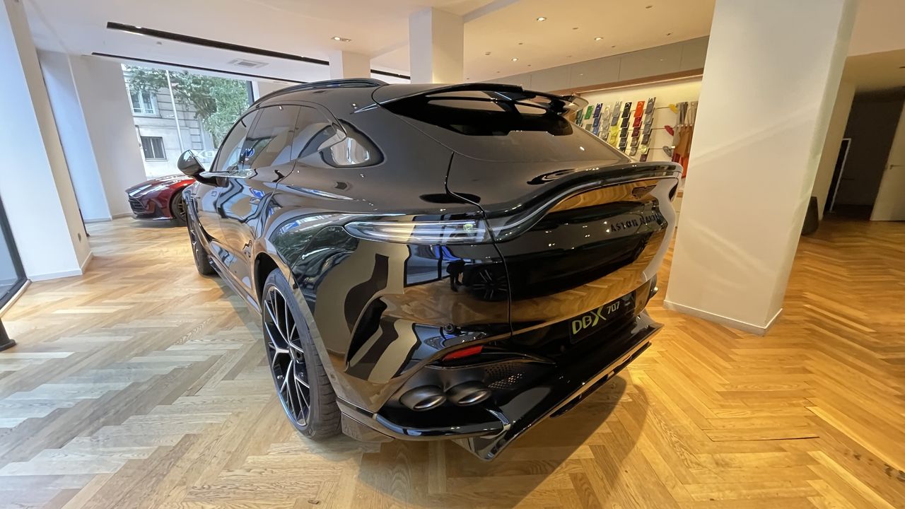 Foto Aston martin DBX 5