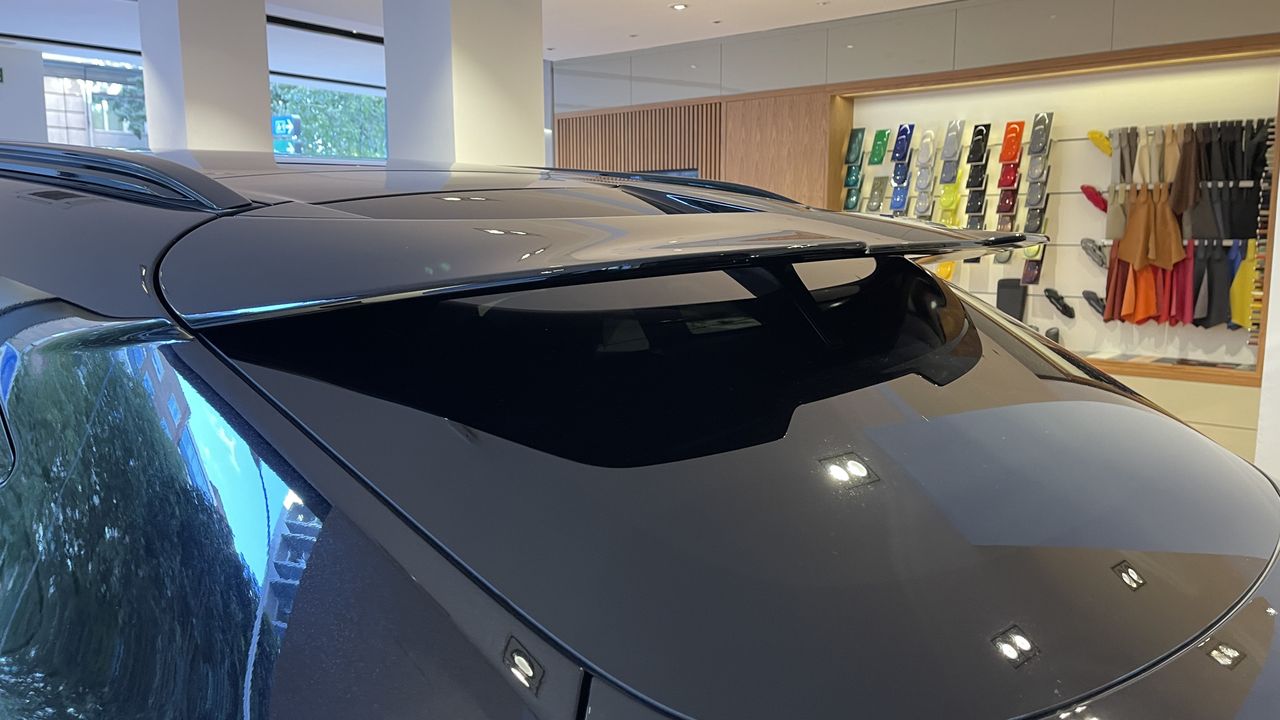 Foto Aston martin DBX 7