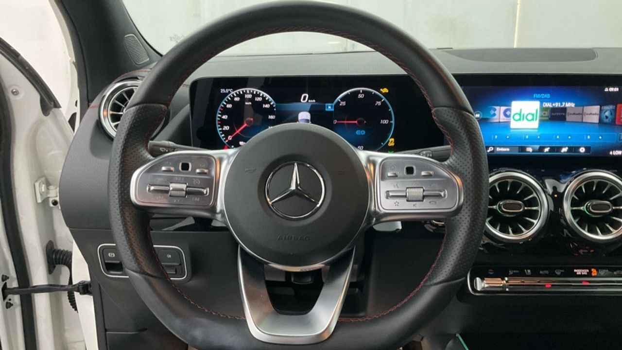 Foto Mercedes-Benz EQA 9