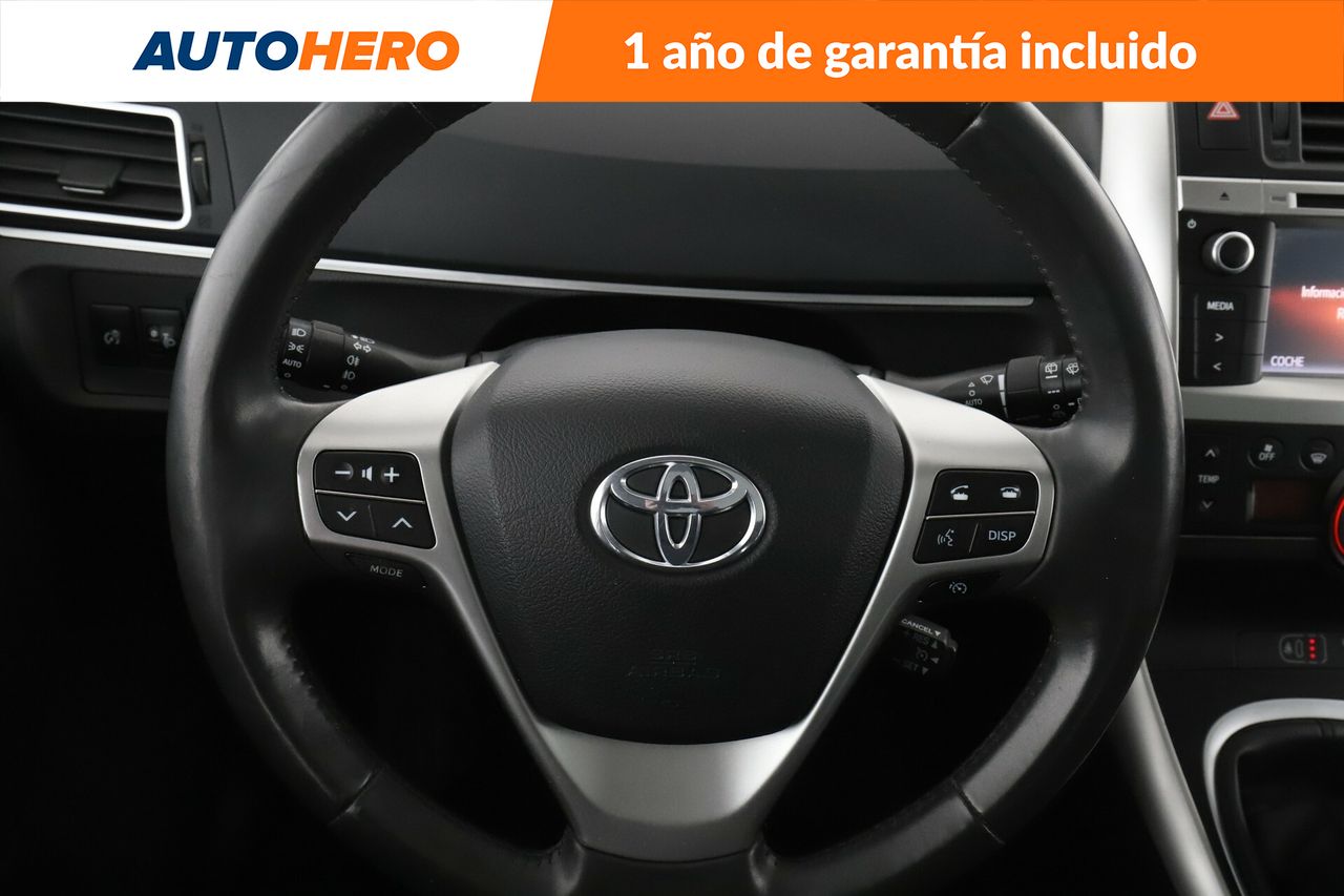 Foto Toyota Corolla Verso 18