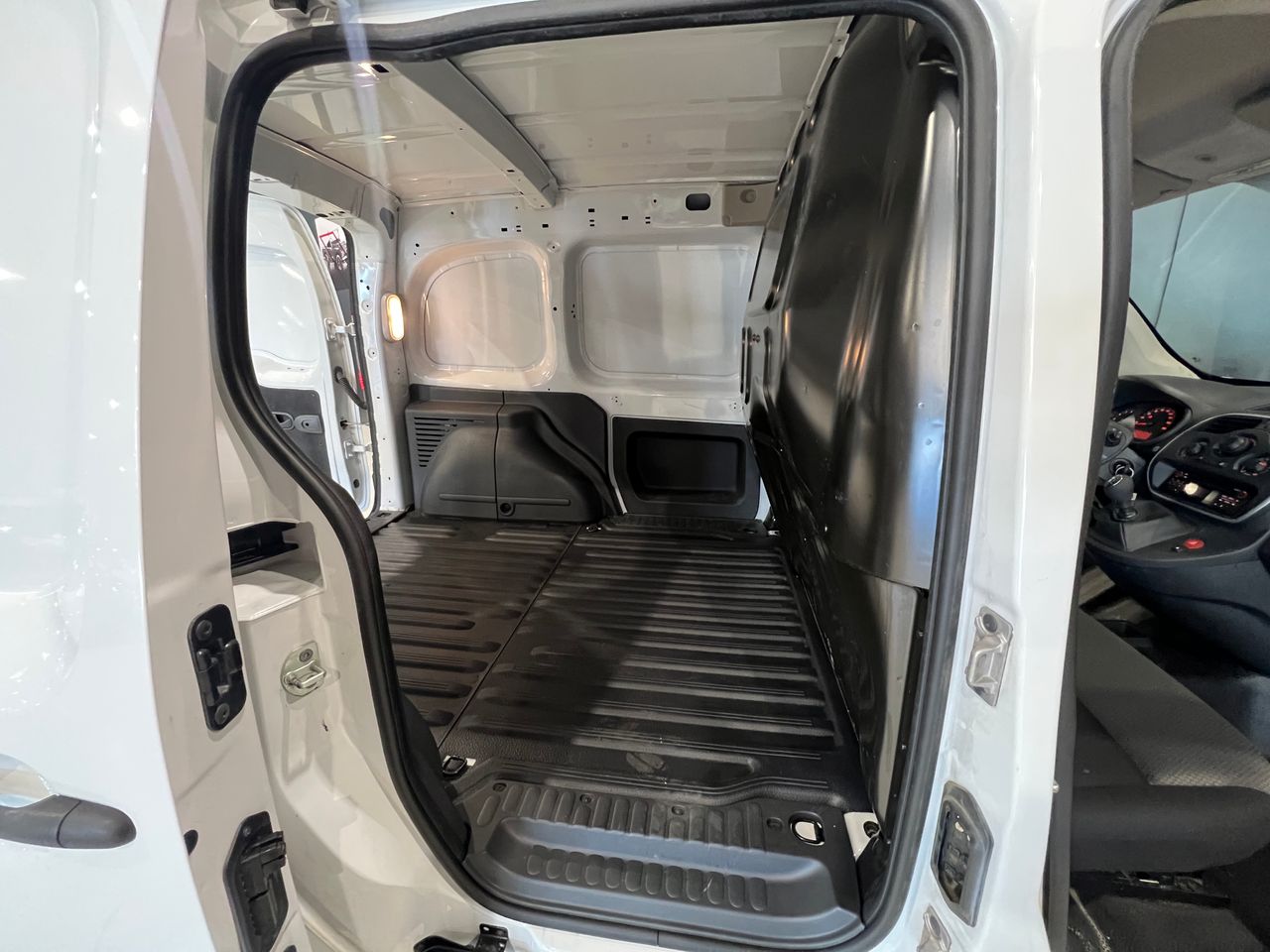 Foto Nissan NV250 13