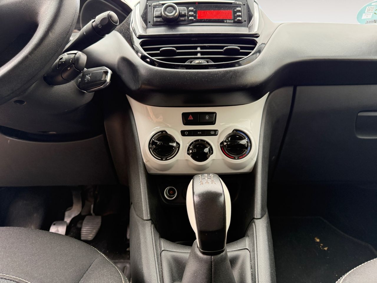 Foto Peugeot 208 11