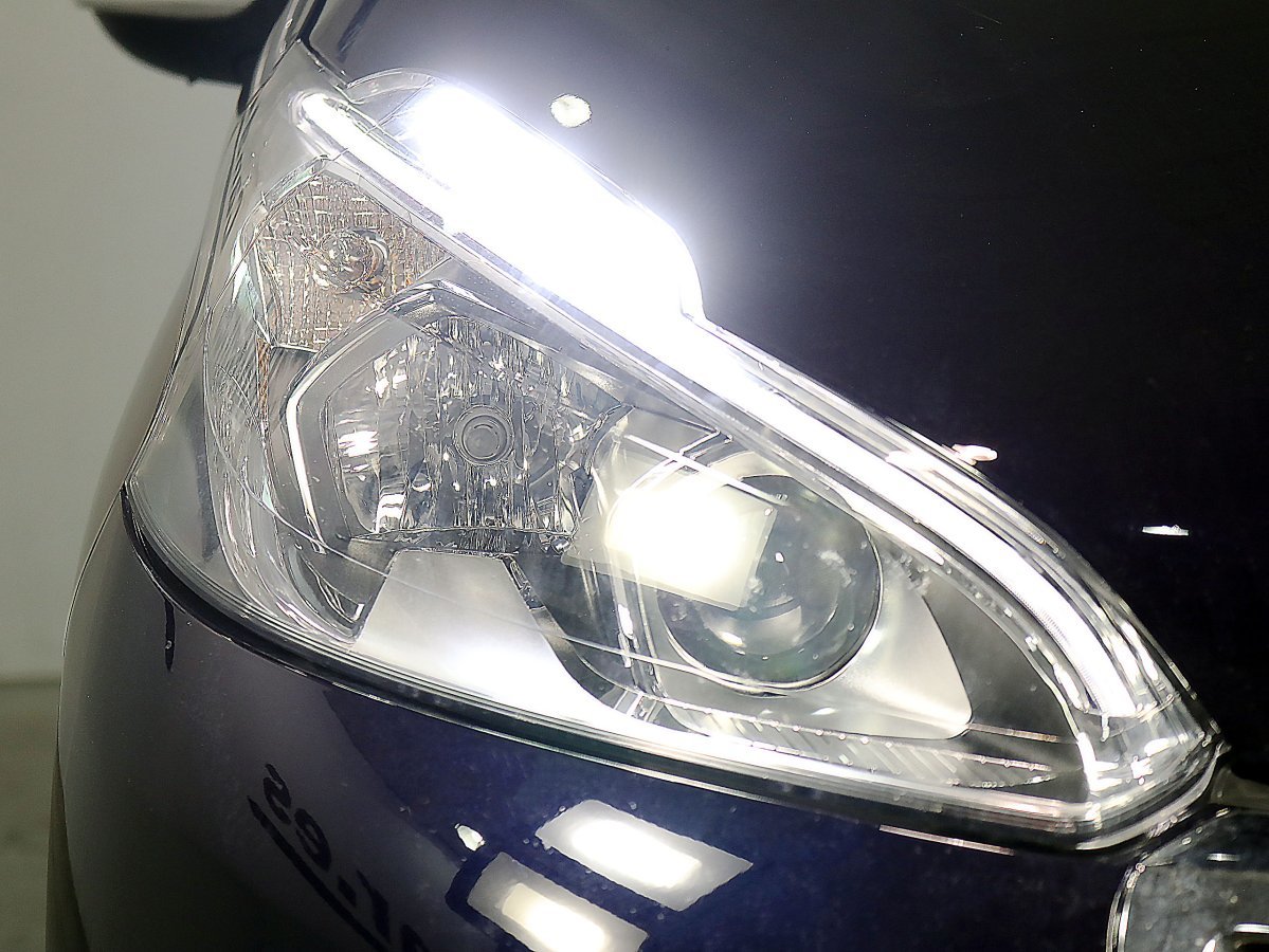 Foto Peugeot 208 11