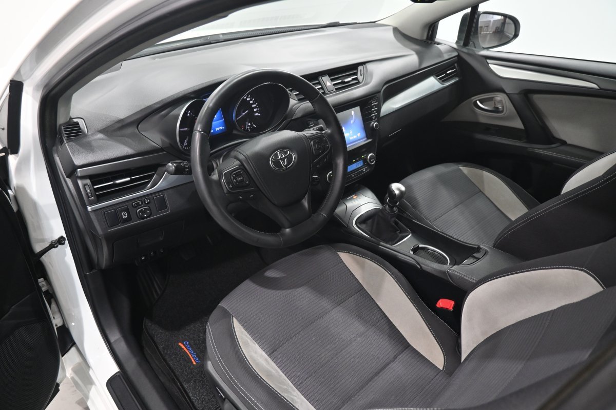 Foto Toyota Avensis 9