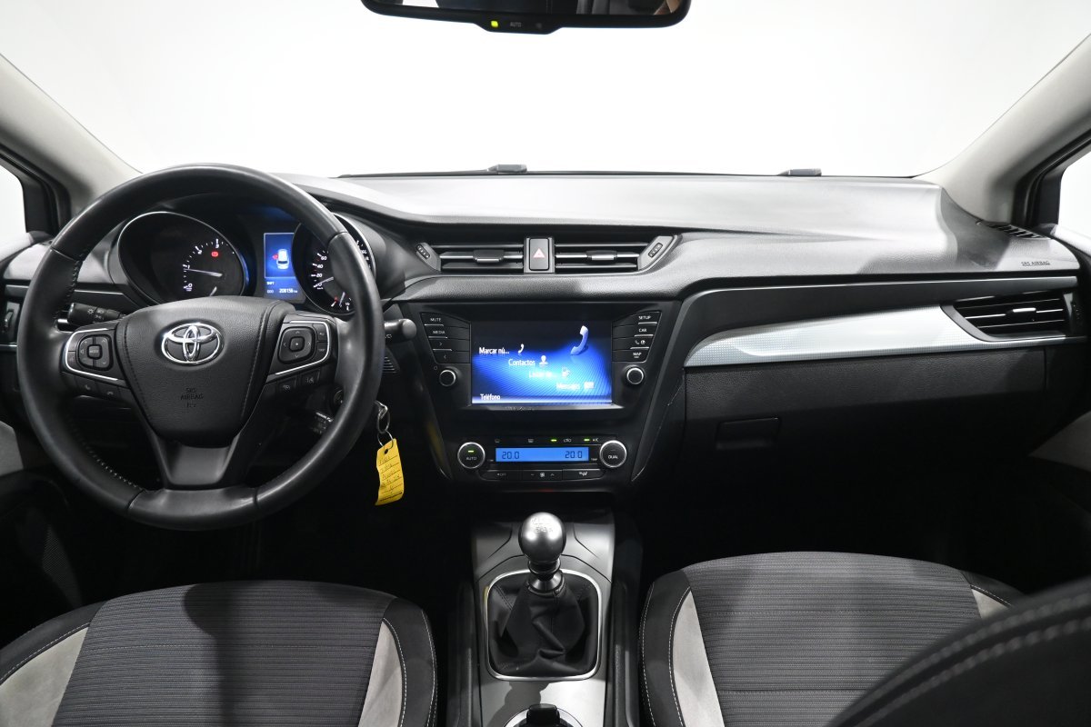 Foto Toyota Avensis 16